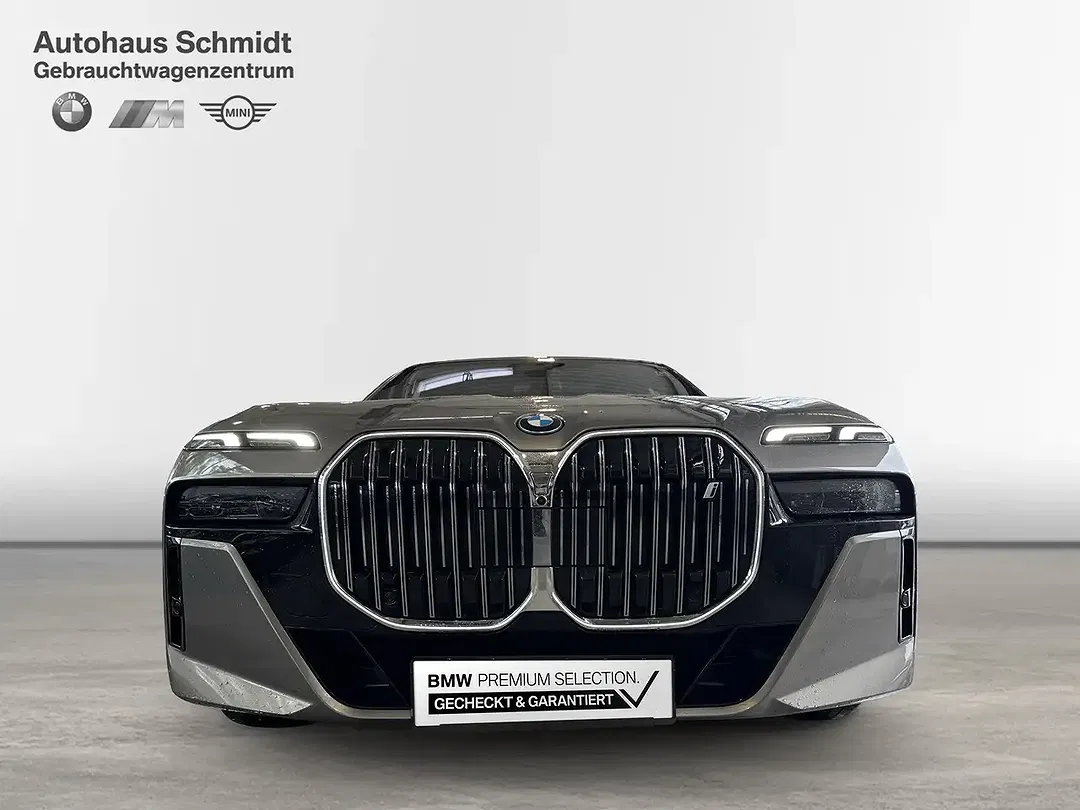 BMW i7 - Thumbnail 7