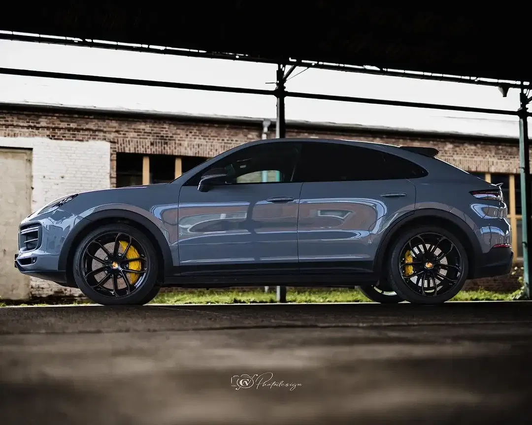 Porsche Cayenne - Thumbnail 3