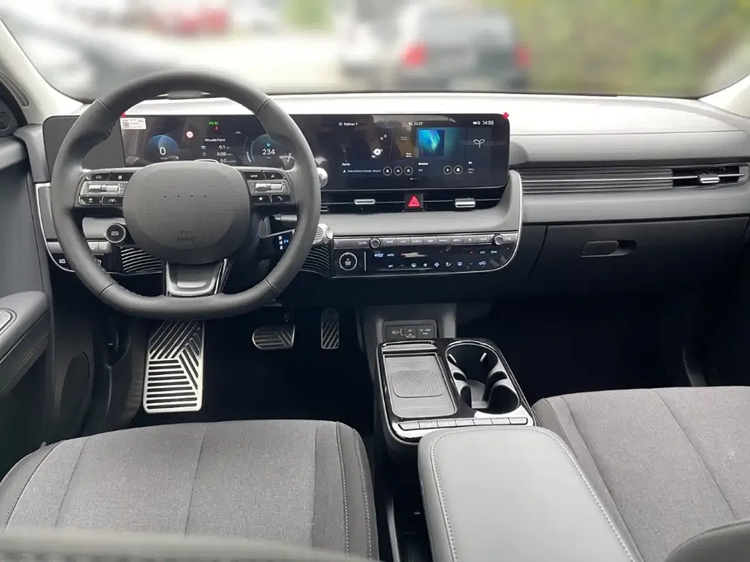 Hyundai IONIQ 5 - Thumbnail 11