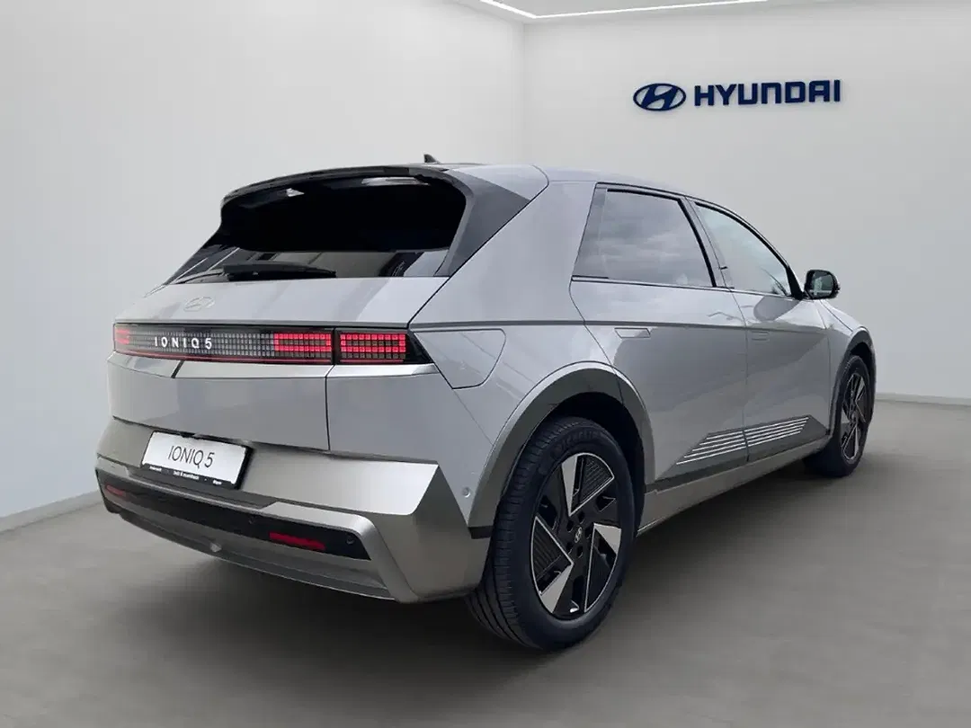Hyundai IONIQ 5 - Thumbnail 3