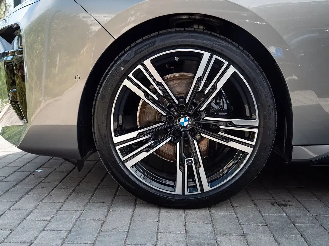 BMW 740 - Thumbnail 9