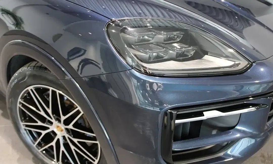 Porsche Cayenne - Thumbnail 2