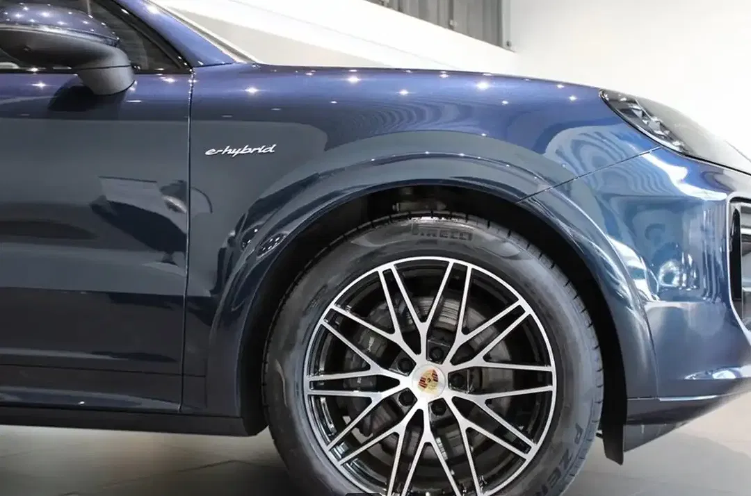 Porsche Cayenne - Thumbnail 3