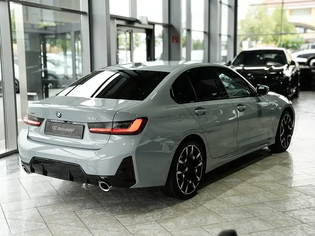 BMW 320 - Thumbnail 9