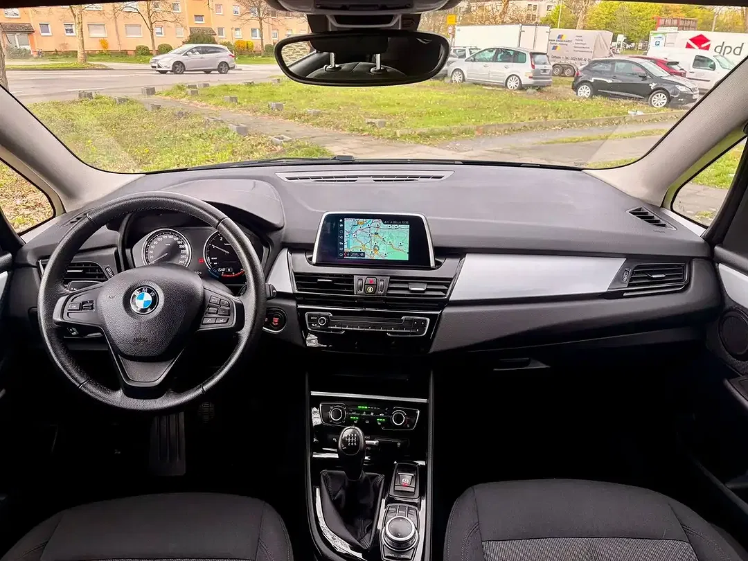BMW 216 - Thumbnail 12