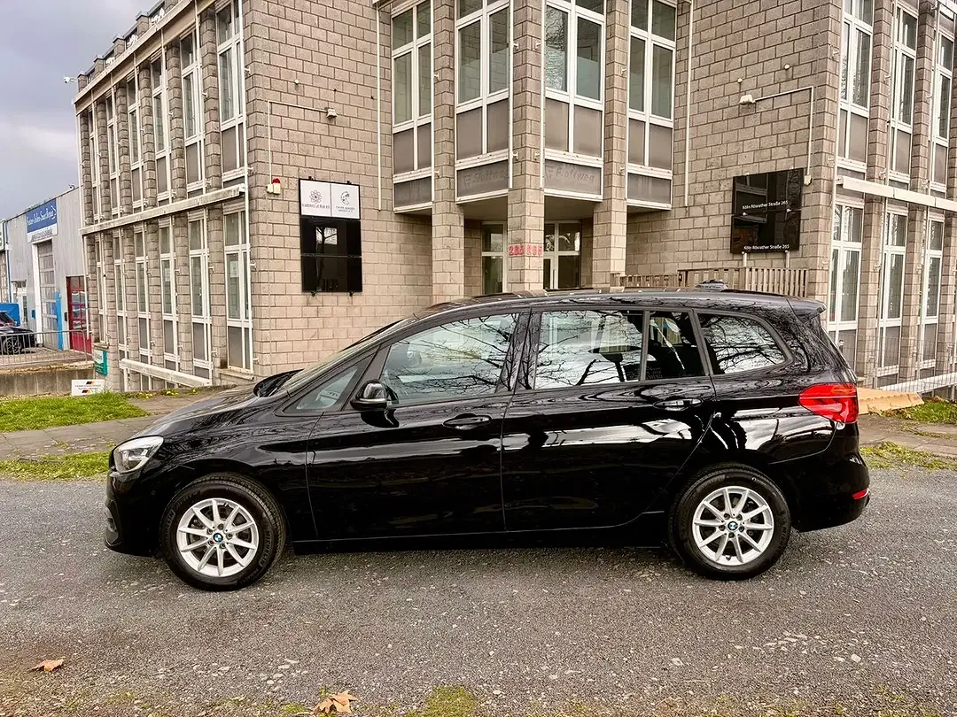 BMW 216 - Thumbnail 3