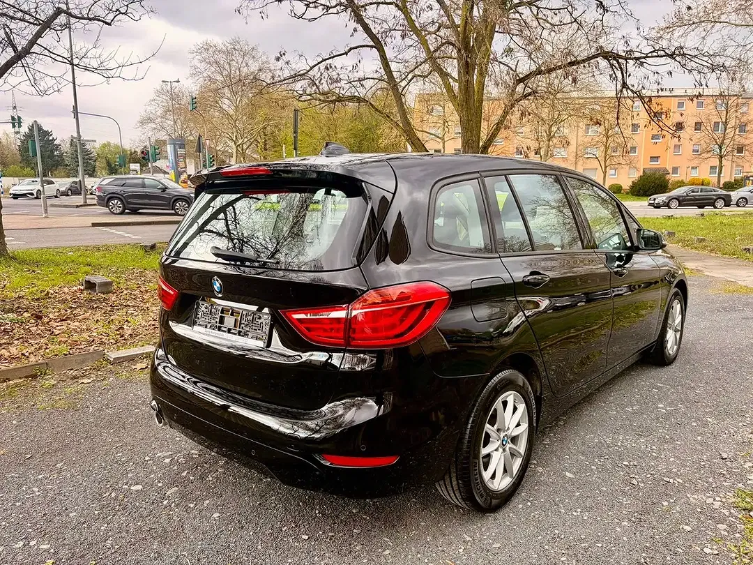 BMW 216 - Thumbnail 6