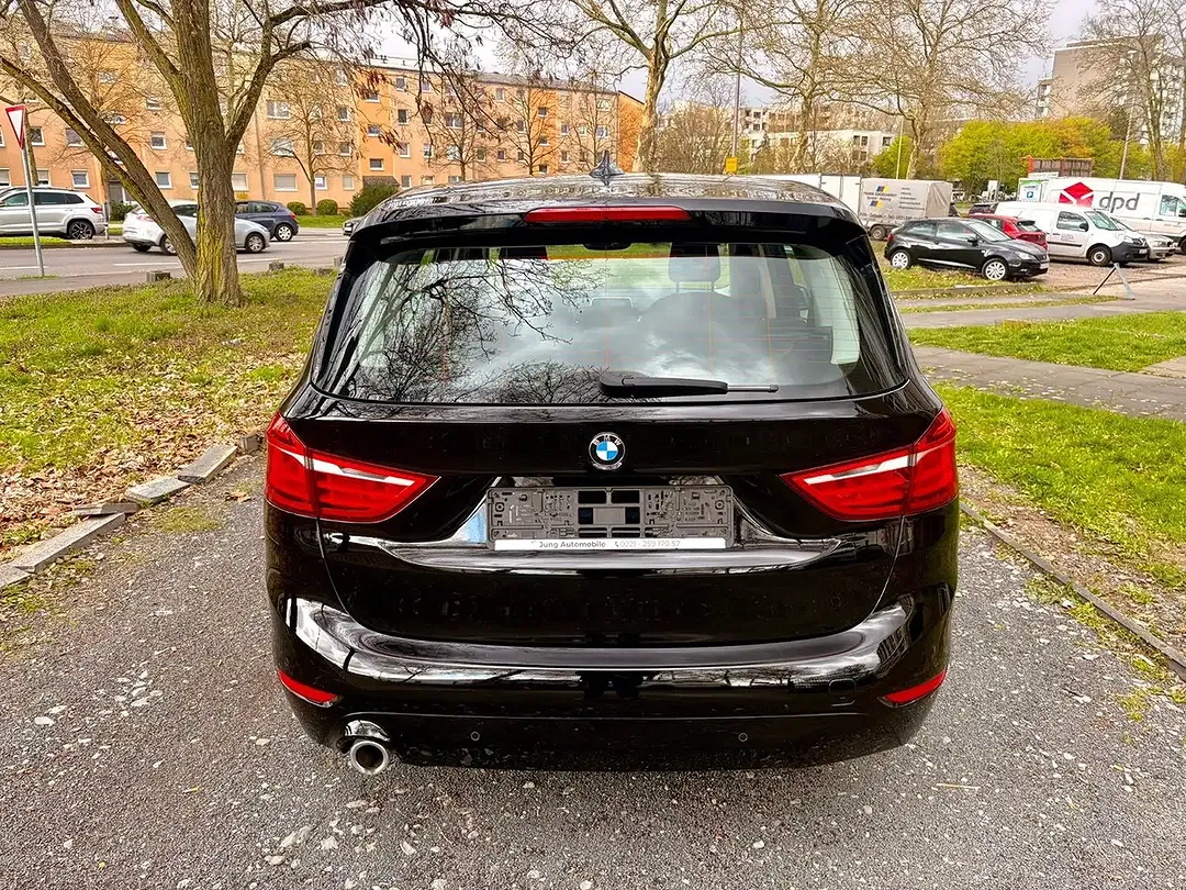 BMW 216 - Thumbnail 8
