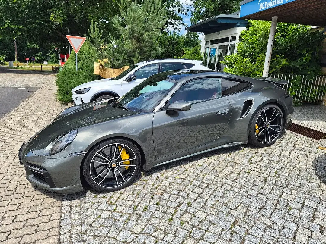 Porsche 911 - Thumbnail 5