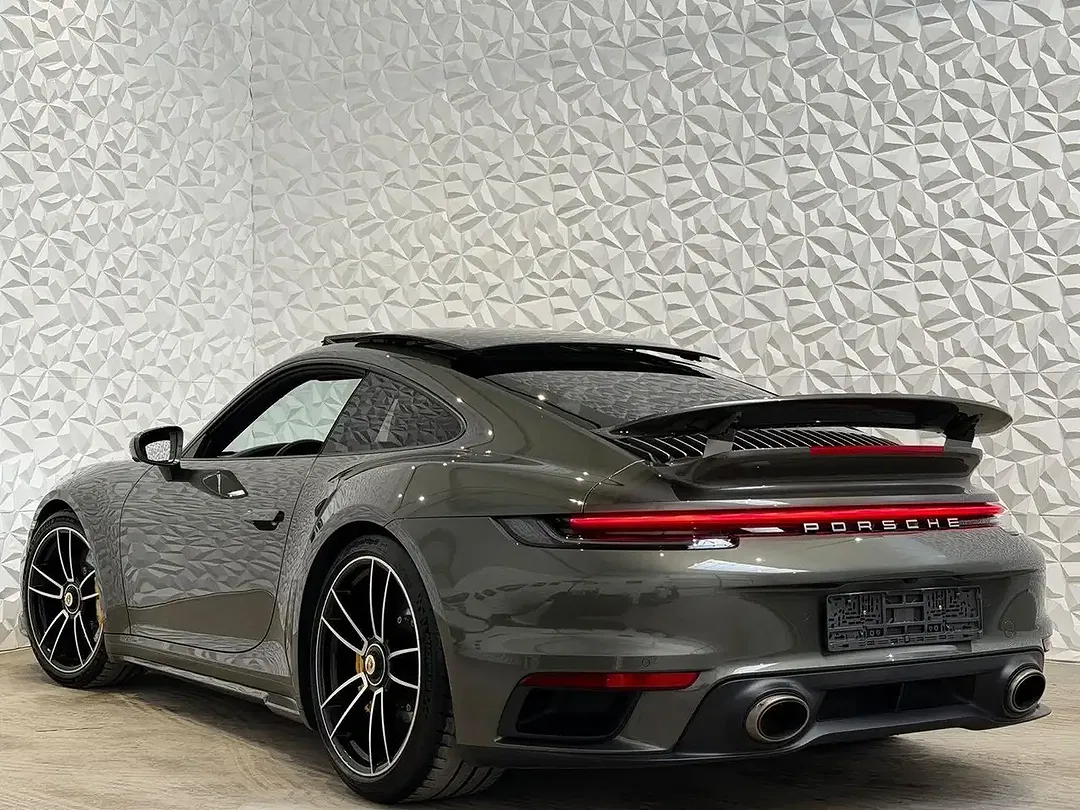 Porsche 911 - Thumbnail 9