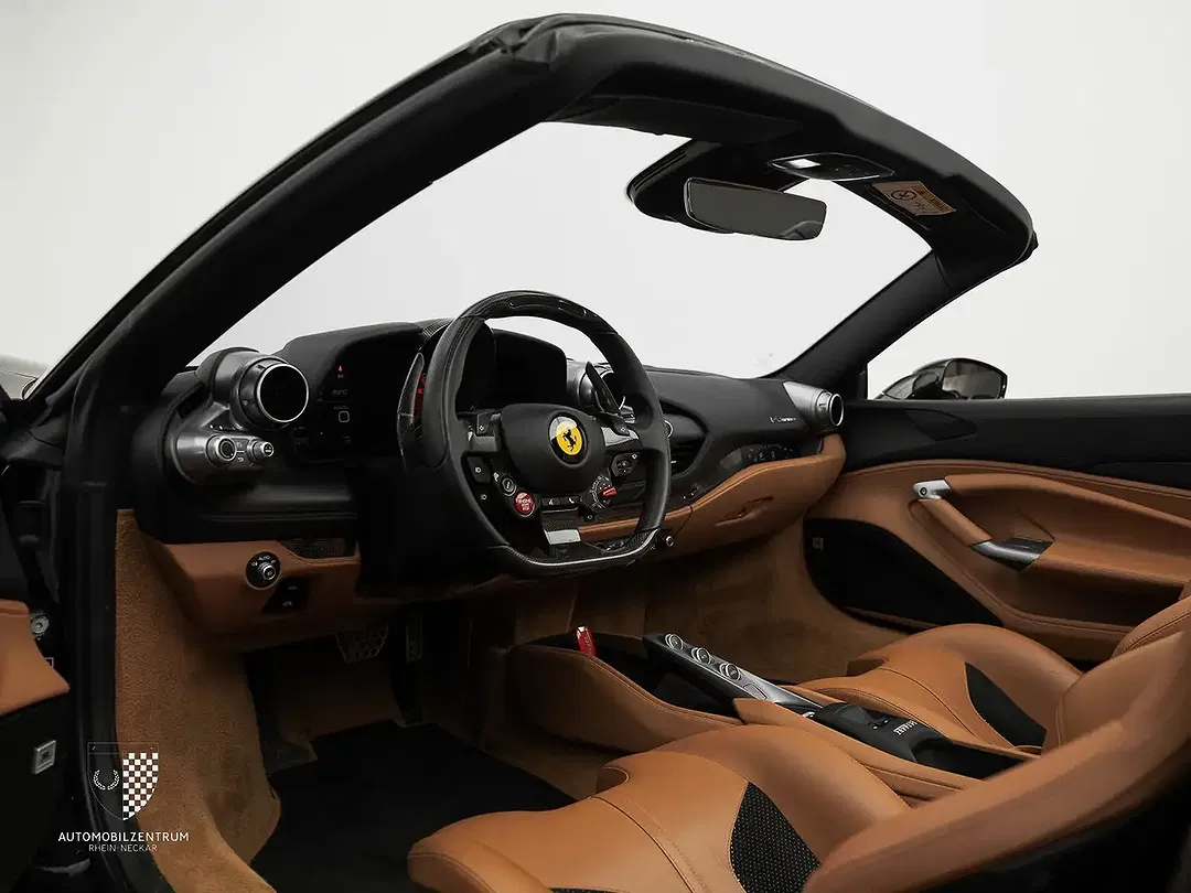 Ferrari F8 Spider - Thumbnail 10
