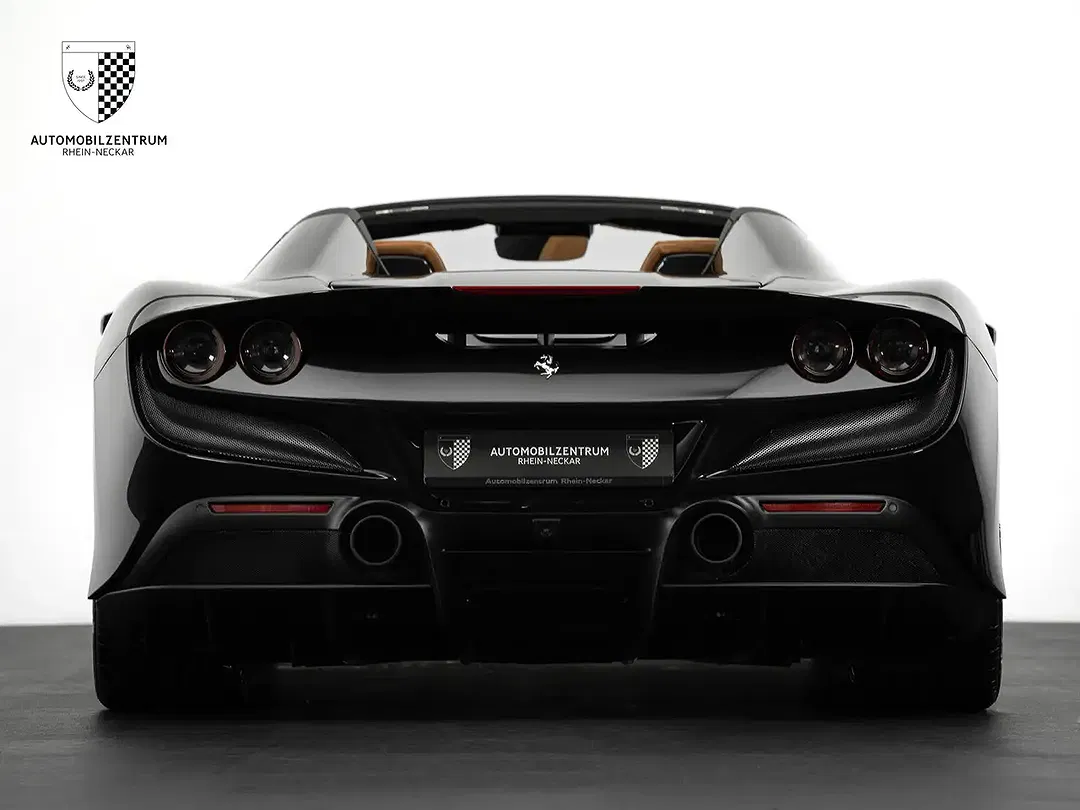 Ferrari F8 Spider - Thumbnail 6