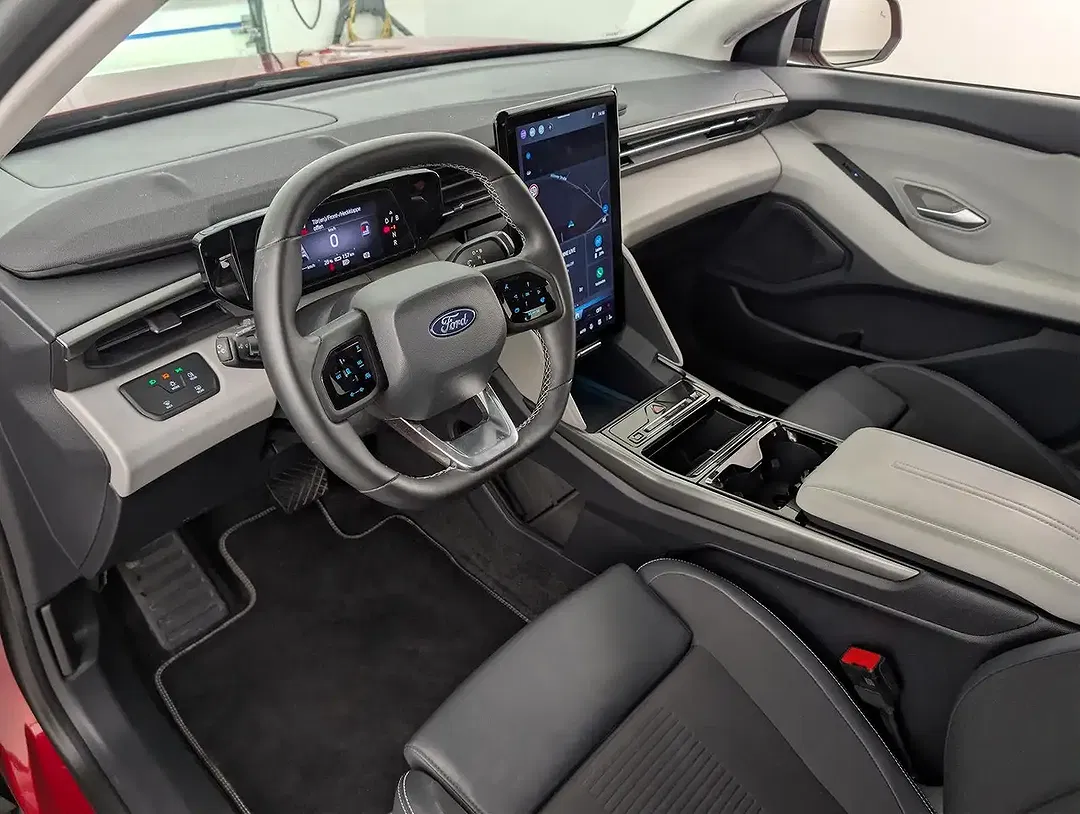 Ford Explorer - Thumbnail 16