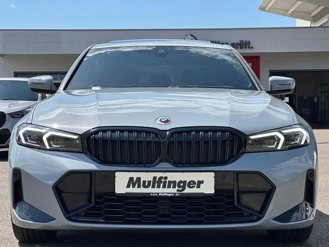 BMW 320 - Thumbnail 2