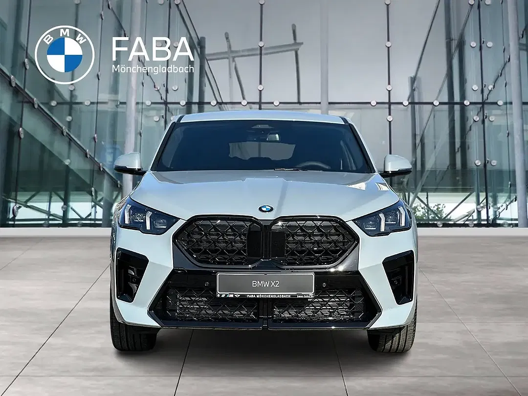 BMW X2 - Thumbnail 3