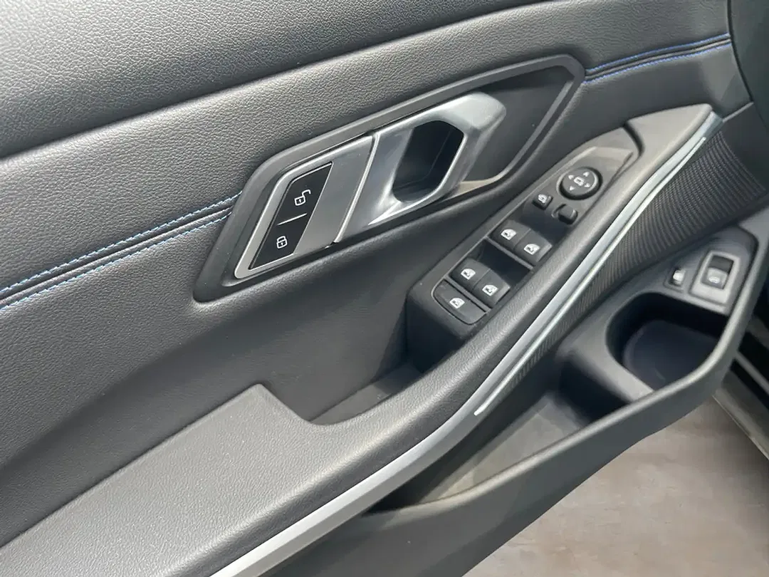 BMW 320 - Thumbnail 8