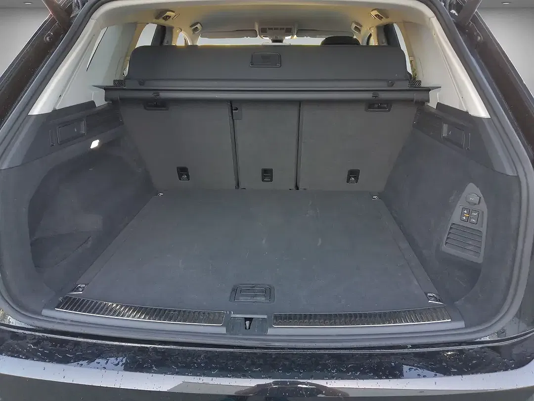 Volkswagen Touareg - Thumbnail 13