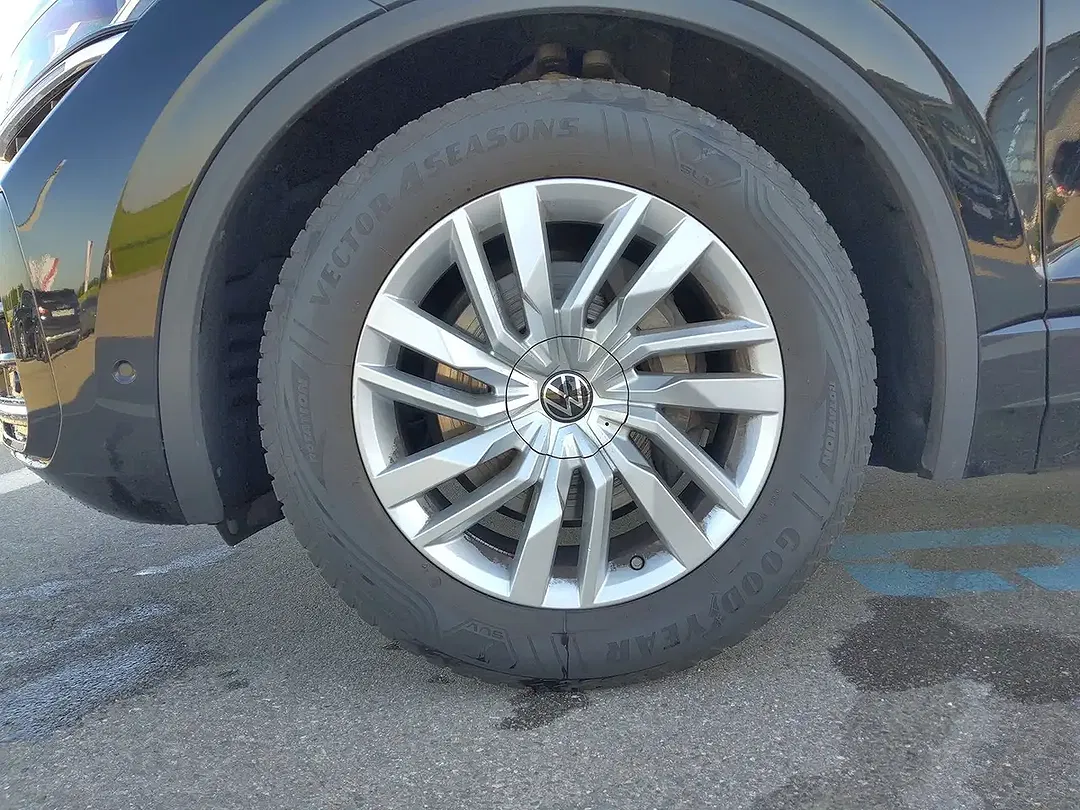 Volkswagen Touareg - Thumbnail 8