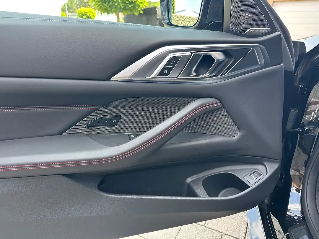 BMW M4 - Thumbnail 13