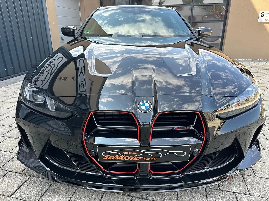 BMW M4 - Thumbnail 3
