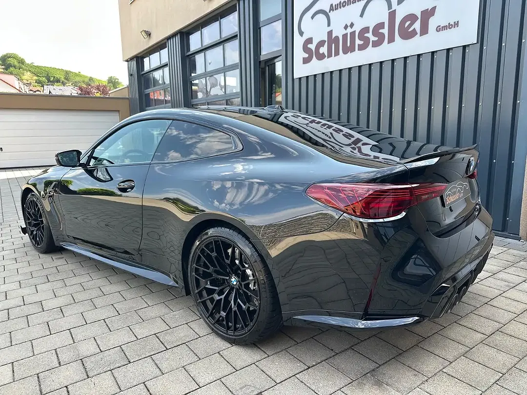 BMW M4 - Thumbnail 4