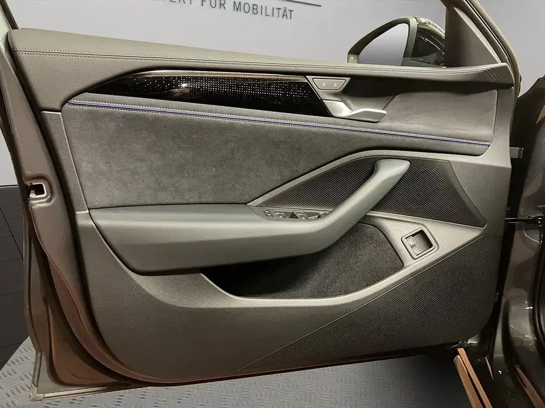 Volkswagen Passat - Thumbnail 8