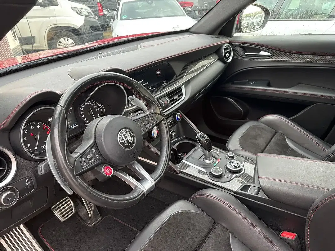 Alfa Romeo Stelvio - Thumbnail 5