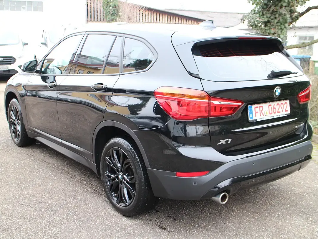 BMW X1 - Thumbnail 3