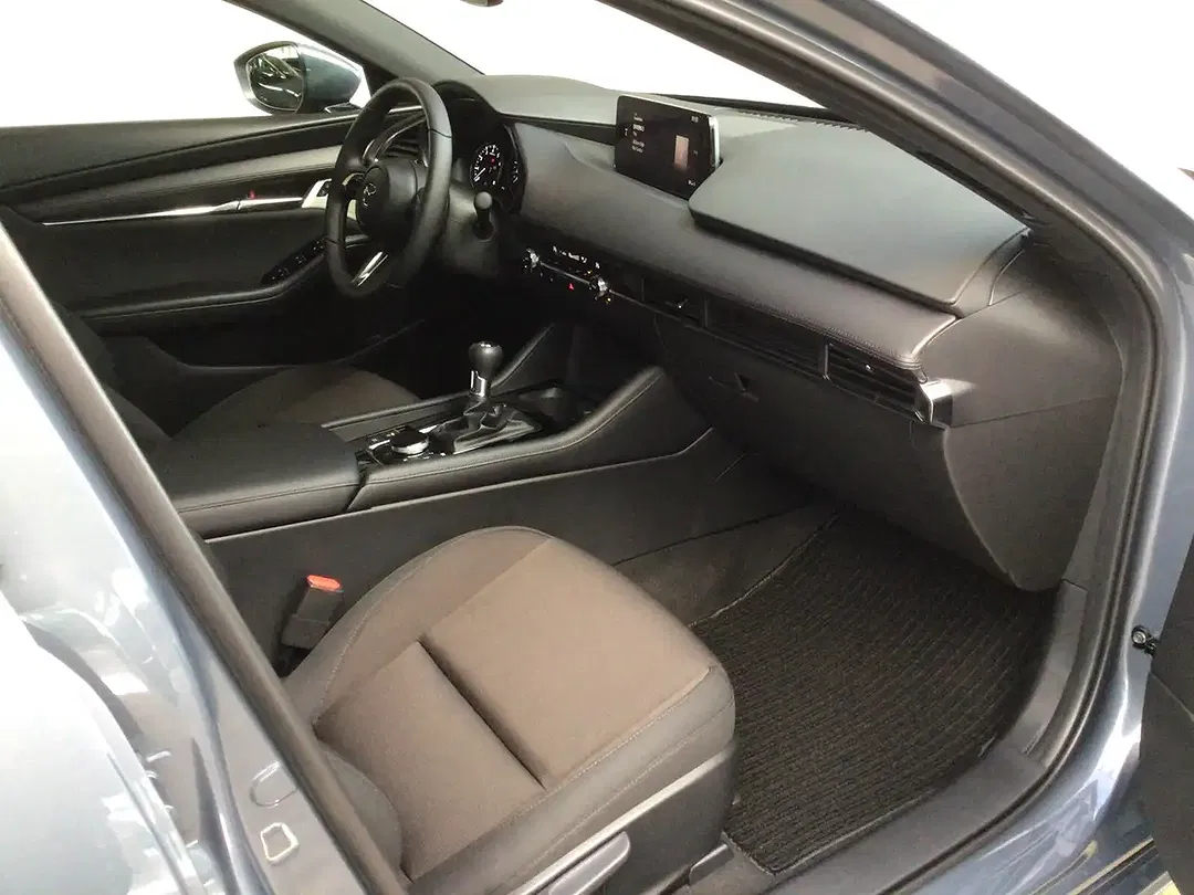 Mazda 3 - Thumbnail 10