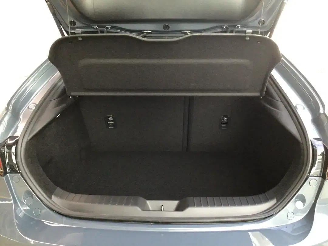 Mazda 3 - Thumbnail 13