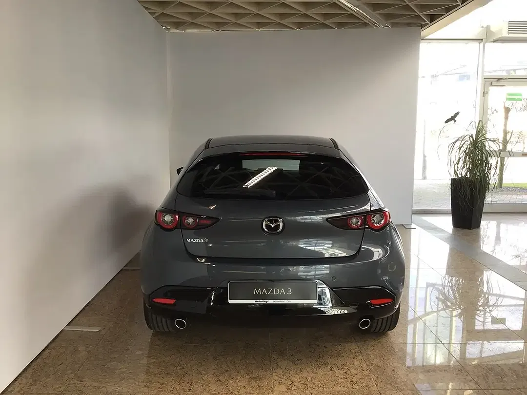 Mazda 3 - Thumbnail 5