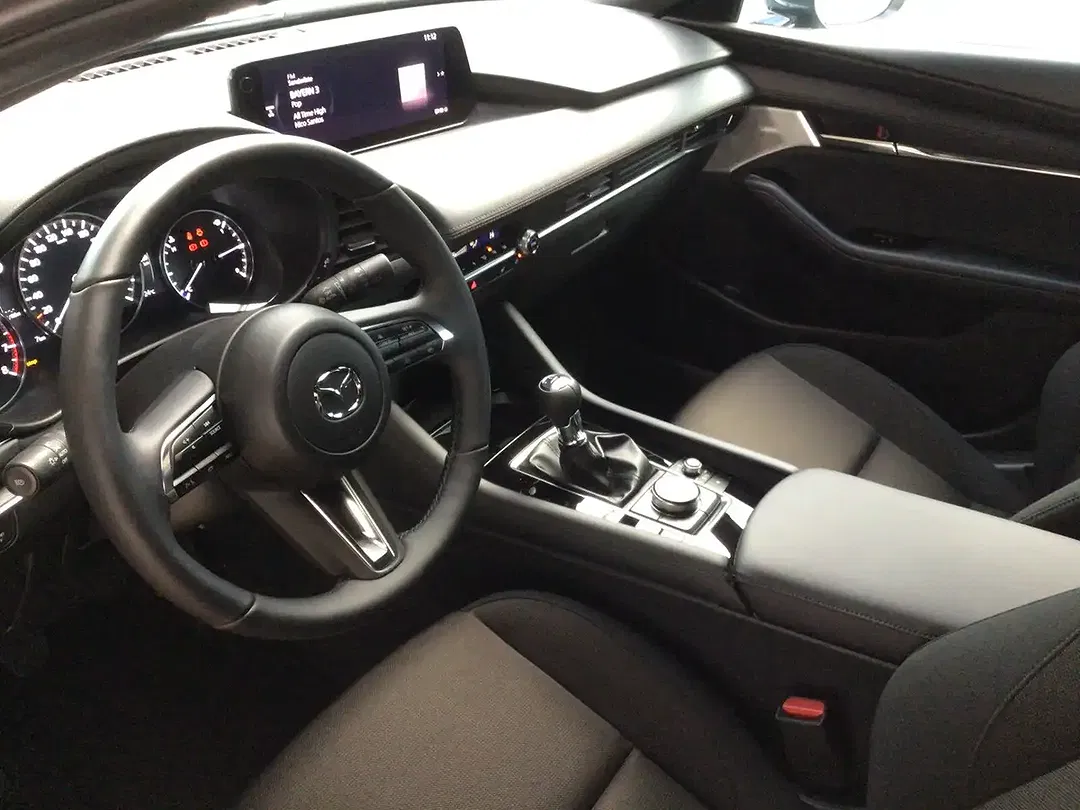 Mazda 3 - Thumbnail 8