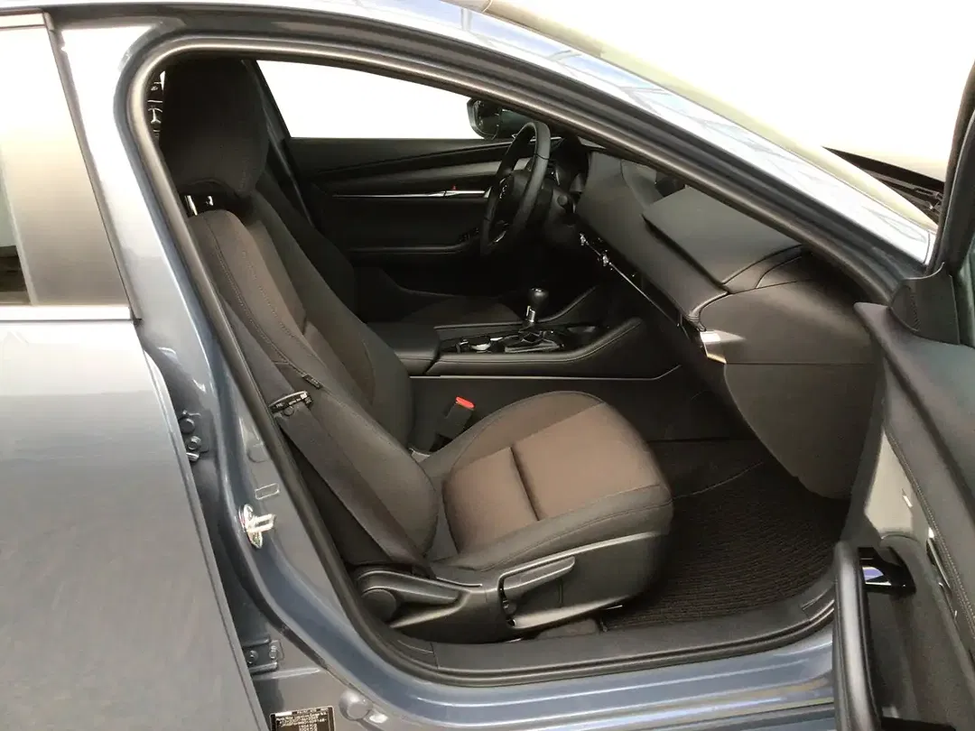 Mazda 3 - Thumbnail 9