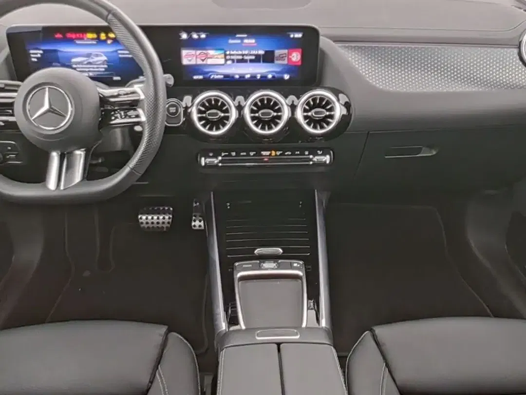 Mercedes-Benz EQA 300 - Thumbnail 5