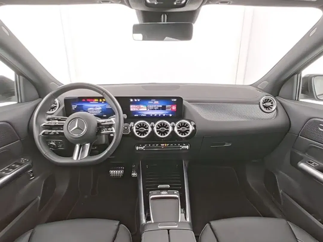 Mercedes-Benz EQA 300 - Thumbnail 7