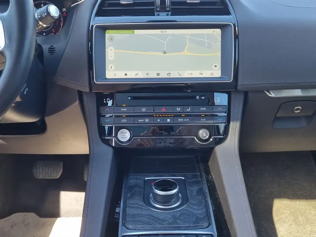 Jaguar F-Pace - Thumbnail 12