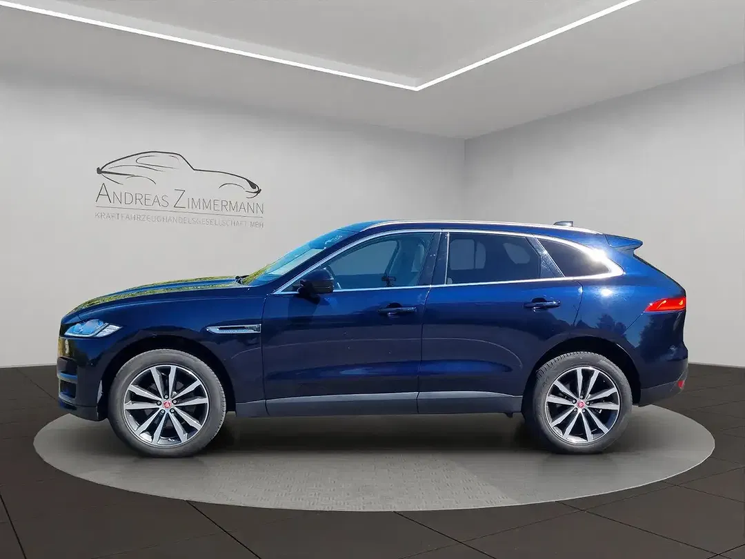 Jaguar F-Pace - Thumbnail 3