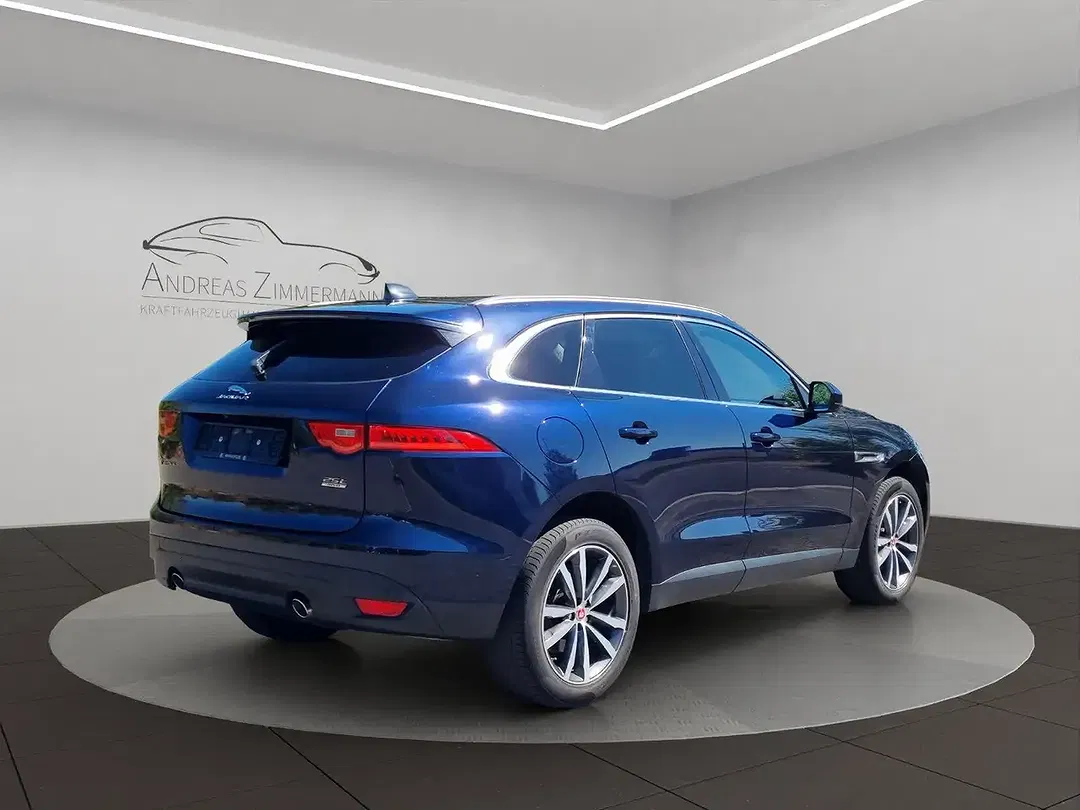 Jaguar F-Pace - Thumbnail 5