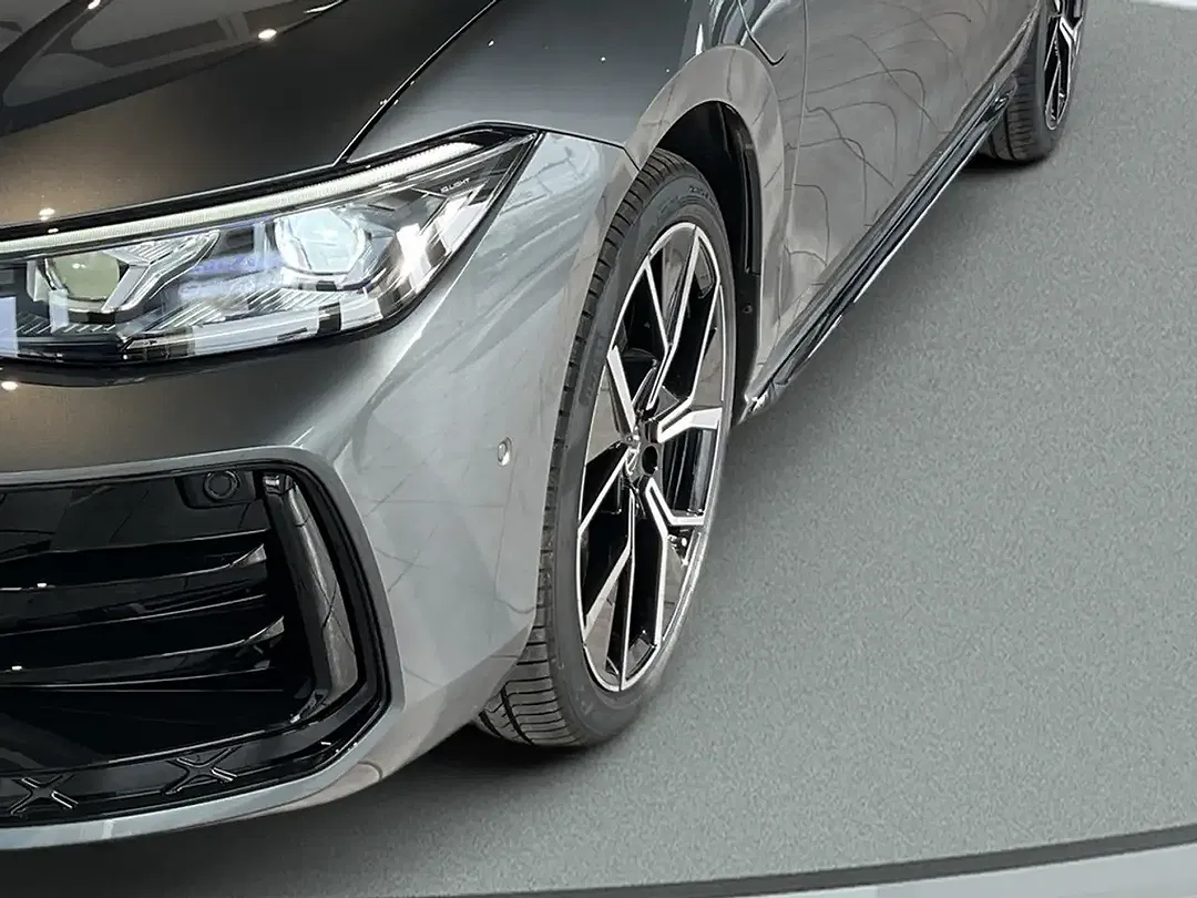 Volkswagen Passat - Thumbnail 7