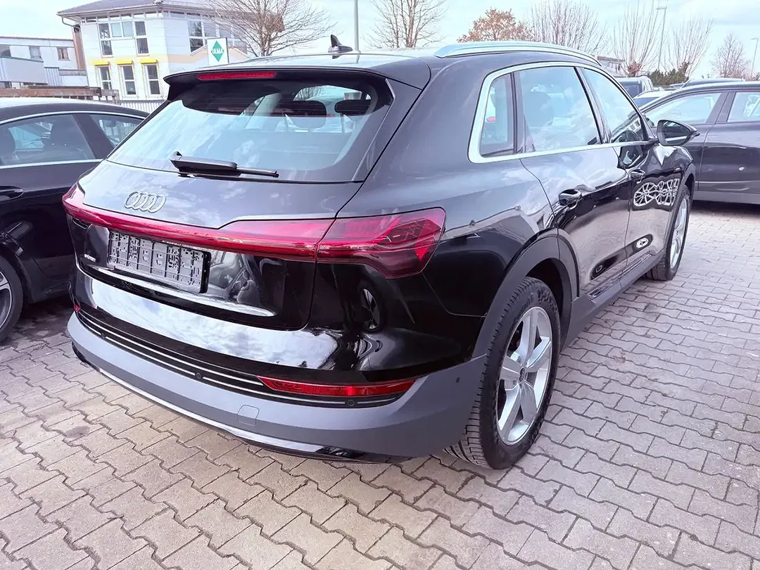 Audi e-tron - Thumbnail 3