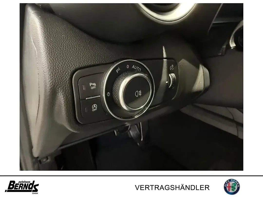 Alfa Romeo Giulia - Thumbnail 12