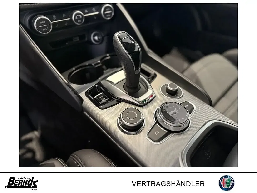 Alfa Romeo Giulia - Thumbnail 15