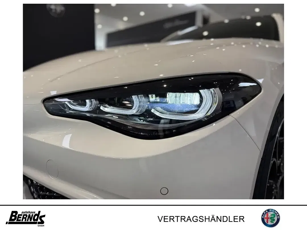 Alfa Romeo Giulia - Thumbnail 17