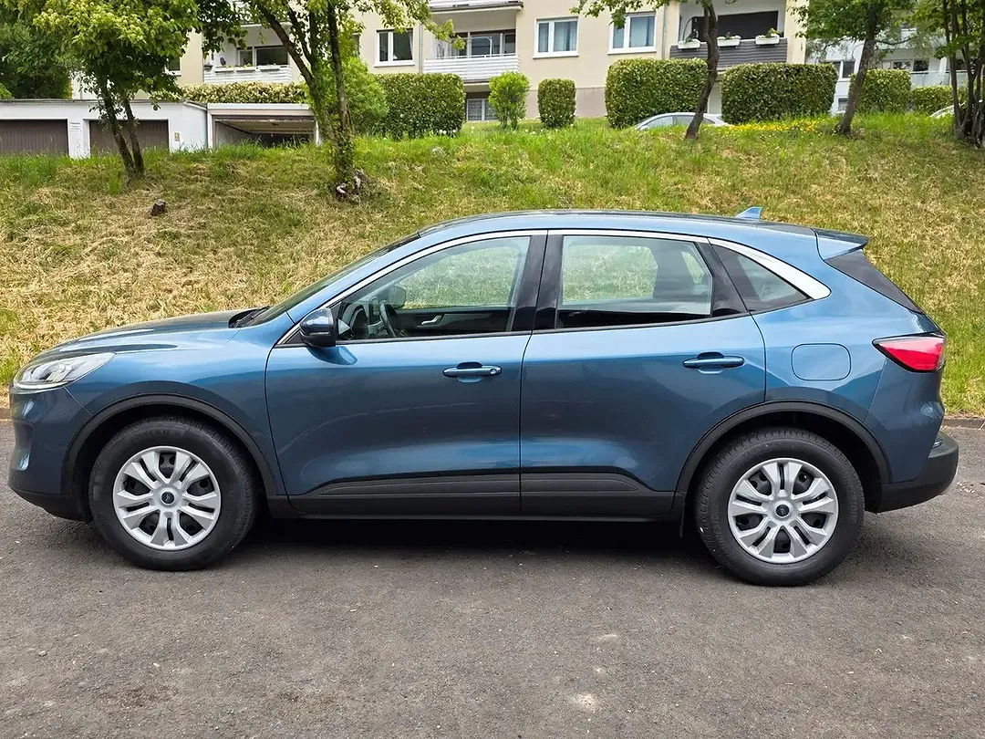 Ford Kuga - Thumbnail 3