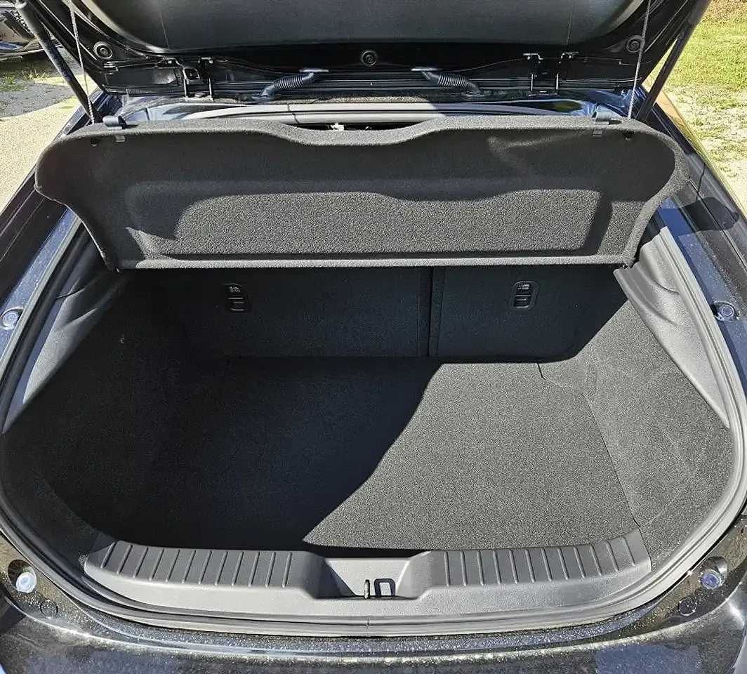 Mazda 3 - Thumbnail 13