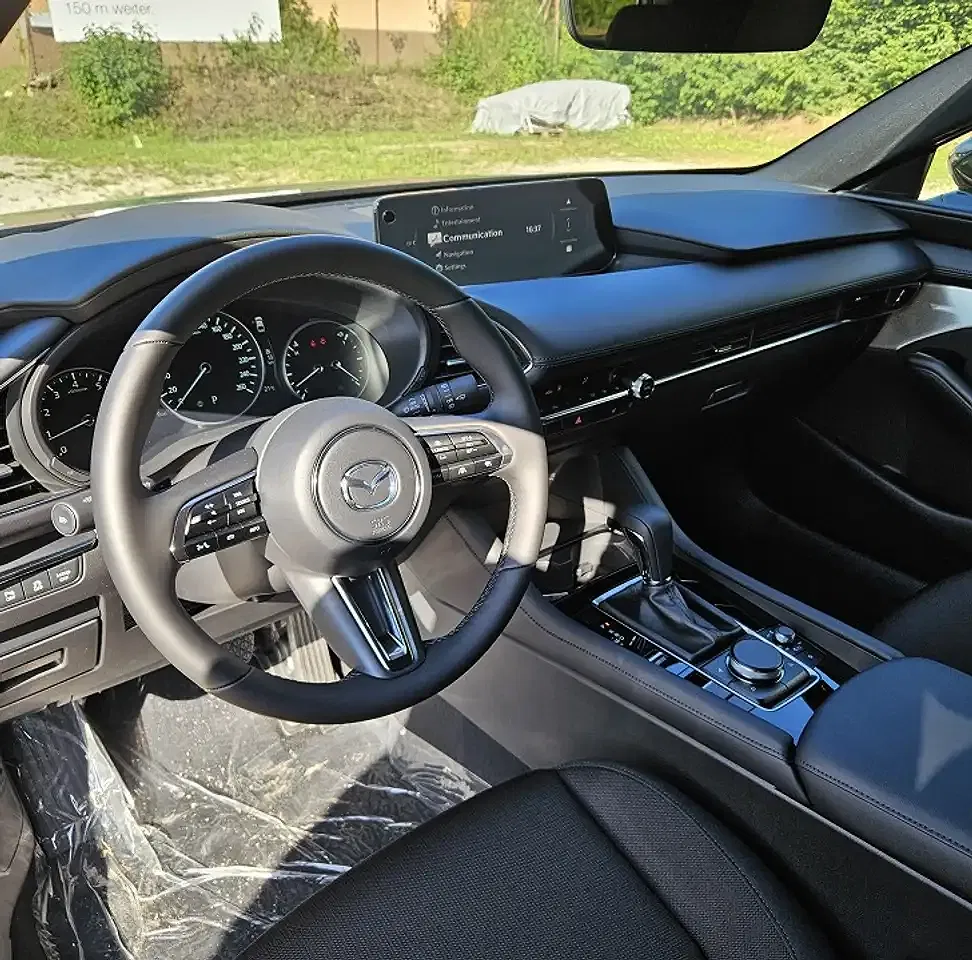 Mazda 3 - Thumbnail 5