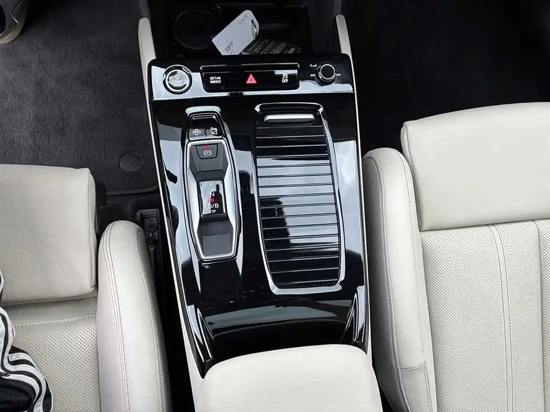 Audi Q6 e-tron - Thumbnail 15