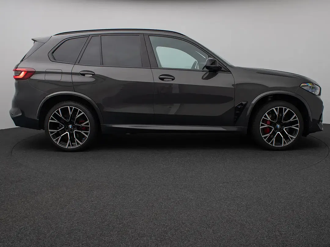 BMW X5 M - Thumbnail 4