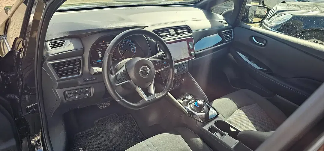 Nissan Leaf - Thumbnail 10