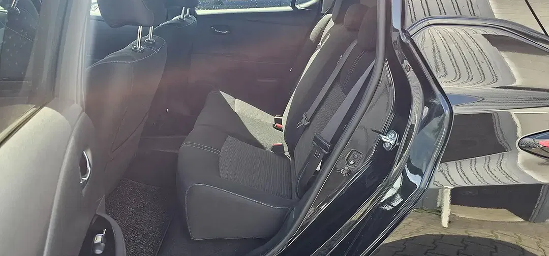 Nissan Leaf - Thumbnail 11